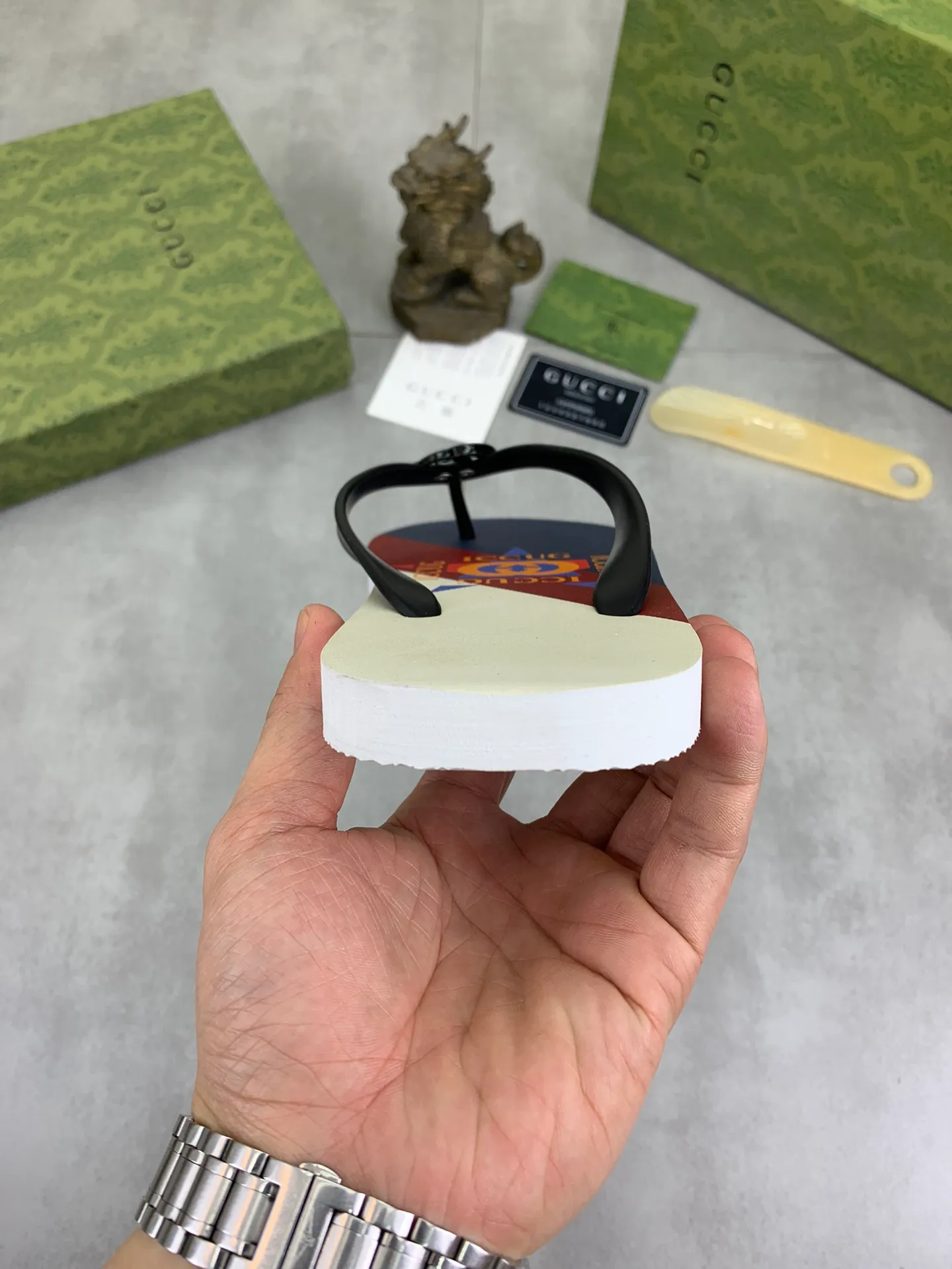 Men's men's shoes 💰P220💰【New style】🆘【GUCCI】Official website's popular Gucci adult couple 🧑‍🤝‍🧑 style, children's flip-flops are on sale at the counter simultaneously! Original fabric imported from Italy. Original bottom provided by the original factory. Size: Adult 36-45. Children’s size: 30-37. Multiple colors available.